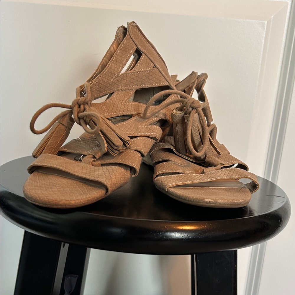 Sam & Libby Strappy Tan suede sandal size 7.  Tie but w back zipper.